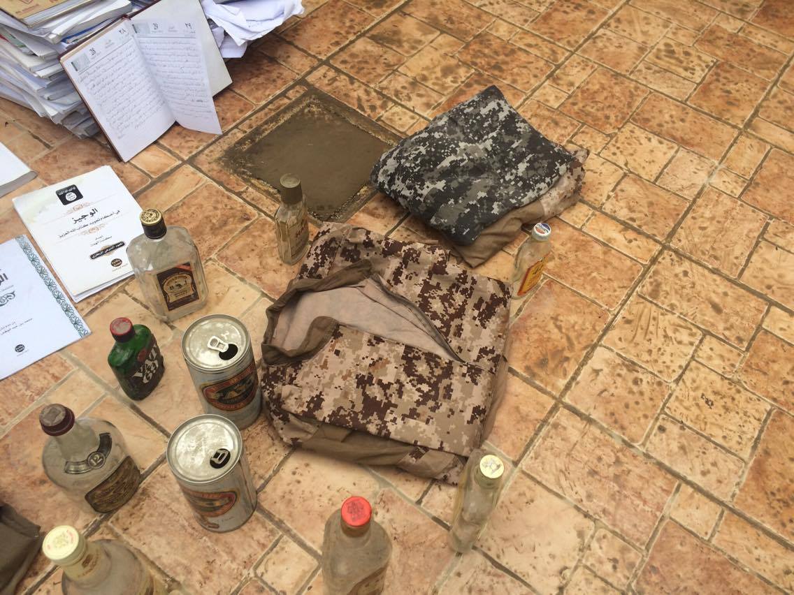 به‌ وێنه‌.. له‌ كارگه‌يه‌كى درووستكردنى چه‌كى داعشدا قوتوى بيره‌ و وێسكى دۆزرايه‌وه‌